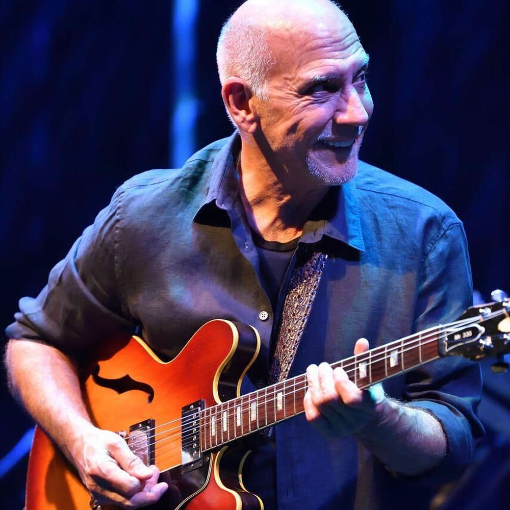 Larry Carlton
