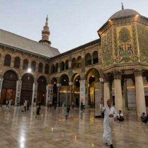 ما أهمية الجامع الأموي الكبير في دمشق تاريخياً ودينياً وسياسياً؟