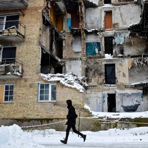 How to De-Escalate the War in Ukraine