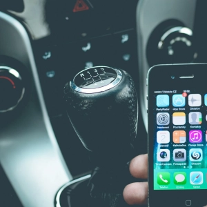 Mobiles Phones In Cars: The Law