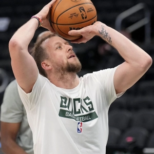 Joe Ingles joins the party (12.19.2022)