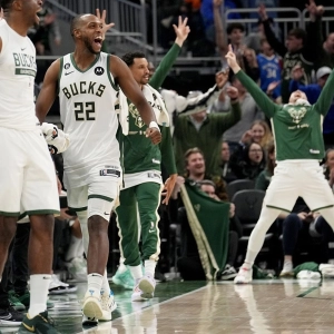 Middleton's back, Bobby's out and Giannis just takes over (01.31.2023)