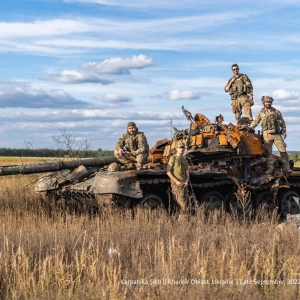 148: A Japanese photographer heads to Ukraine; a student flees to Tokyo