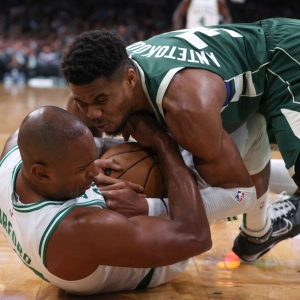 What's going wrong with the Milwaukee Bucks in the early going? (10.29.2024)