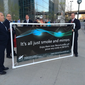 Not everyone loves Warren Buffett - NetJets pilots stage protest at AGM