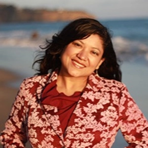 Author Reyna Grande - Immigrant life in the US in the Trump Era - English and Spanish