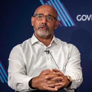 How can frontline officials uphold high standards of behaviour?