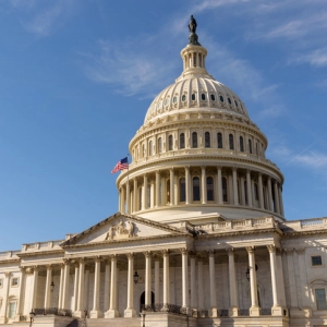 Who has the advantage in the midterms right now?