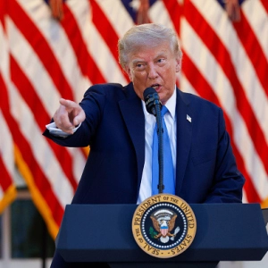Trump promised $5,000 if the GOP wins the midterms. Is that allowed?