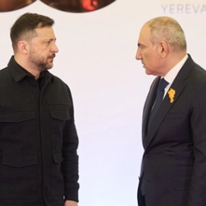 Зеленский грозит России в гостях у Пашиняна