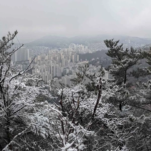 Hiking through the snow in Seoul