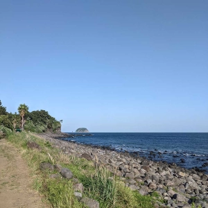 Can you walk the circumference of Jeju?