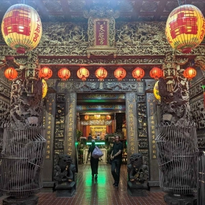 Exploring New Taipei City at night