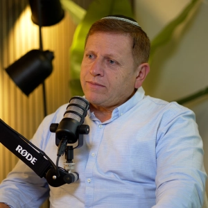 הפודקאסט של הדר מילר | האובדן שהניע את חגי לובר לעסוק בפוליטיקה