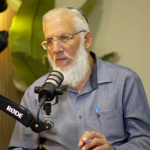 הרב שבגיל 70 מחלץ פצועים בעזה | הפודקאסט של דביר עמר