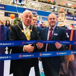 Dave Philips, Chester the Cat and the Dee Team are at the Official opening of The Brand New Range Home and Garden Superstore on the Greyhound Retail Park!