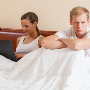 🎤 PODCAST: Sexless ~ My fiancé was raped and now hates sex.