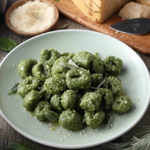 Ñoquis de espinacas con queso Grana Padano