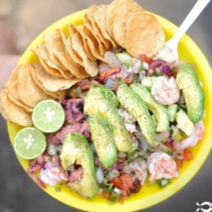 Cocina callejera de mariscos en pacifico norte