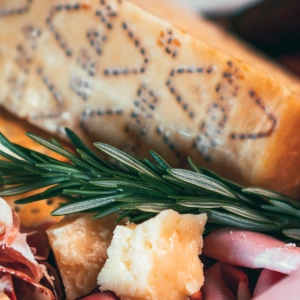 Pimientos rellenos con carne y queso Grana Padano