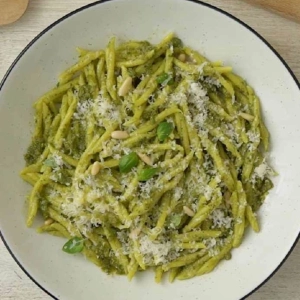 Salsa de pesto de albahaca con queso Grana Padano Riserva