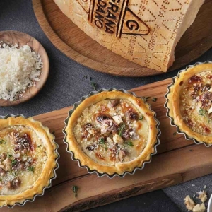 Tartaletas de queso Grana Padano y nueces
