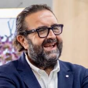 "Mi modelo de gestión es variable: el que más trabaja y el que más produce, que gane más" - José A. Ferreira