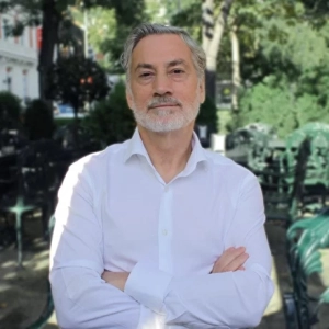 La filosofía española carece de sistemas propios de pensamiento", con Luis Castellanos, filósofo