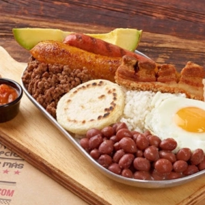 La bandeja paisa, la hija mas joven de la gastronomía colombiana