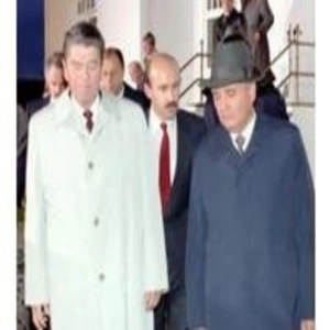 Oliver Stone: La historia no contada de EEUU 08 - Reagan, Gorbachov y el tercer mundo: el ascenso de la derecha (Docufil