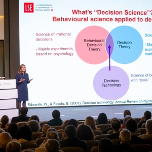 ¿Por qué tomamos buenas y malas decisiones? Lecciones de la ciencia del comportamiento