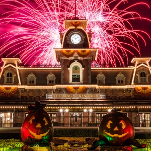 "The Dubs" Disney & Travel Podcast #471 - Mickey's Not So Scary Halloween Party with Cindy Ellacott