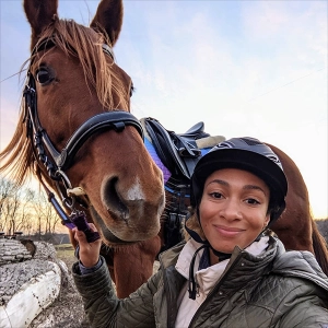 EP 82-1: Keeping Horses Happy, featuring Retired Racehorse Radio Host, Joy Orr