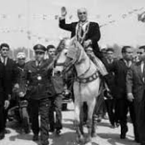 S2 E3: From Beylicat to modern Tunisia: The long road to freedom!