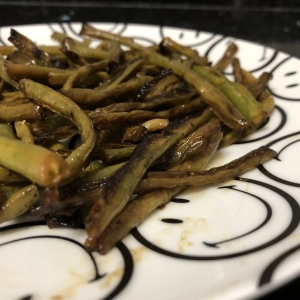 Judías verdes redondas a la plancha con sal.