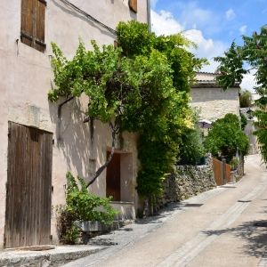 Au mois d’août, explorez le village d’Aurel avec plusieurs visites guidées