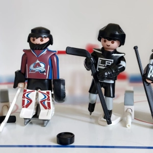 #671 NHL Playoffs 2026 – Runde 1 – Canes & Avs Sweepen, Sabres souverän, Pens noch am Leben, 2 x 2:2 und das Phantomtor von Orange County